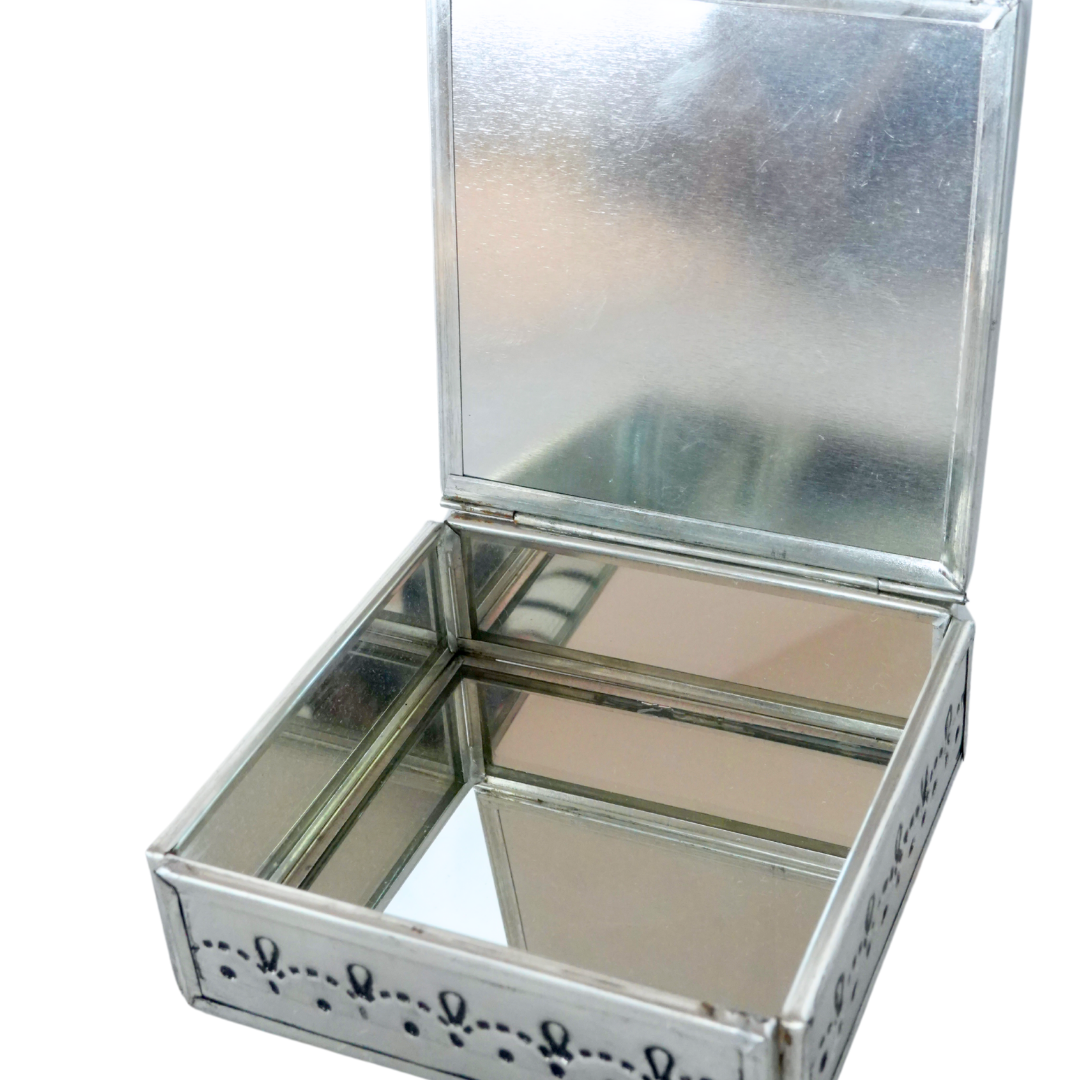 Caja de azulejos | Chica